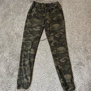 American Eagle Pants Womens 6 Regular Camo Next Level Stretch Jogger Zip Hem